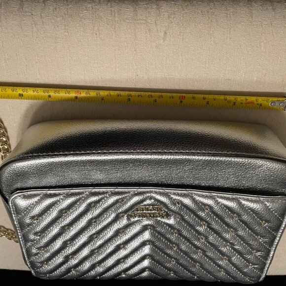 🤑PART OF ANY 3 FOR $10🤑  PRISTINE CONDITION VS Silver Metallic bag, - Picture 10 of 12